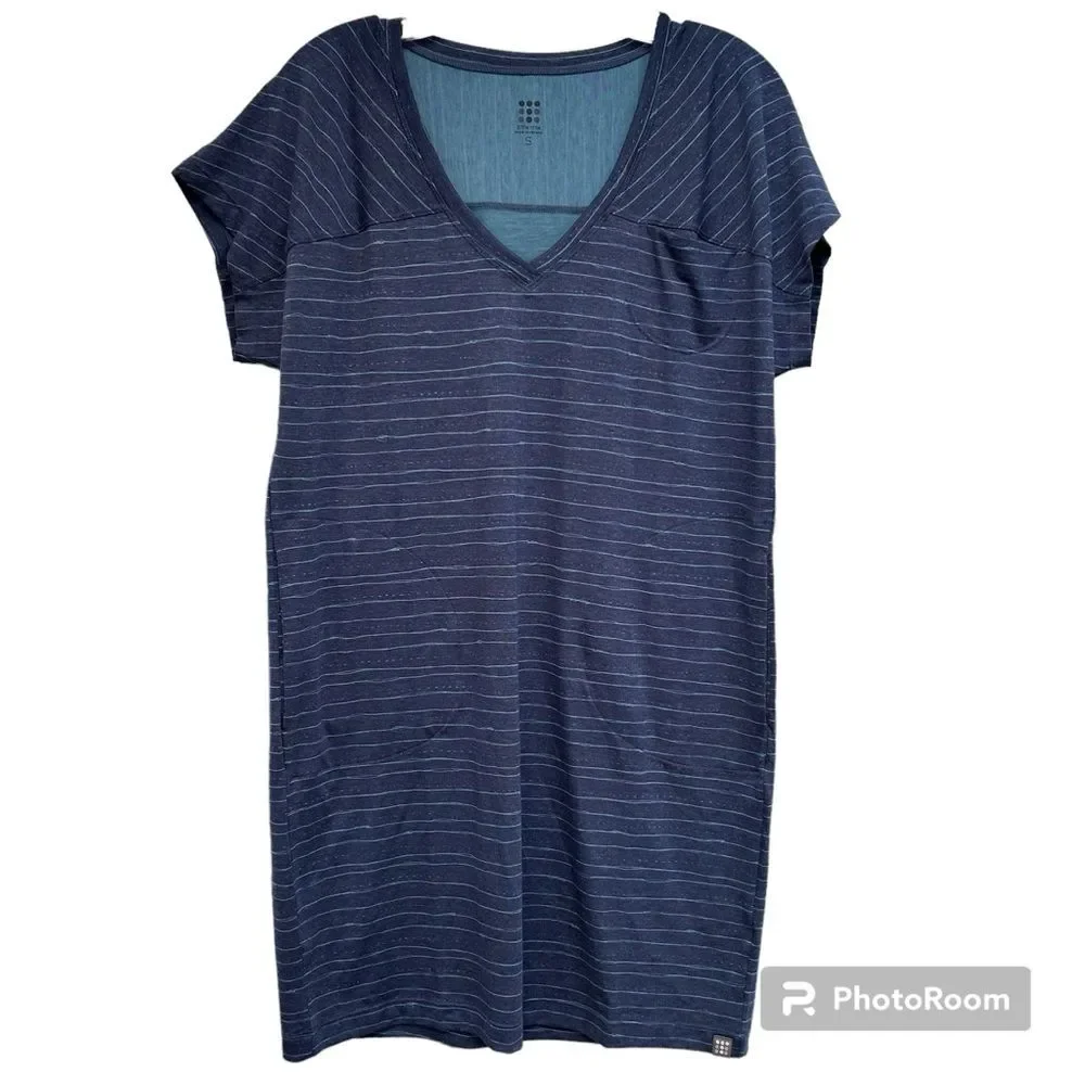 Title Nine NWT Hiolani T-Shirt‎ Dress Mizikuru Blue Print Size Small